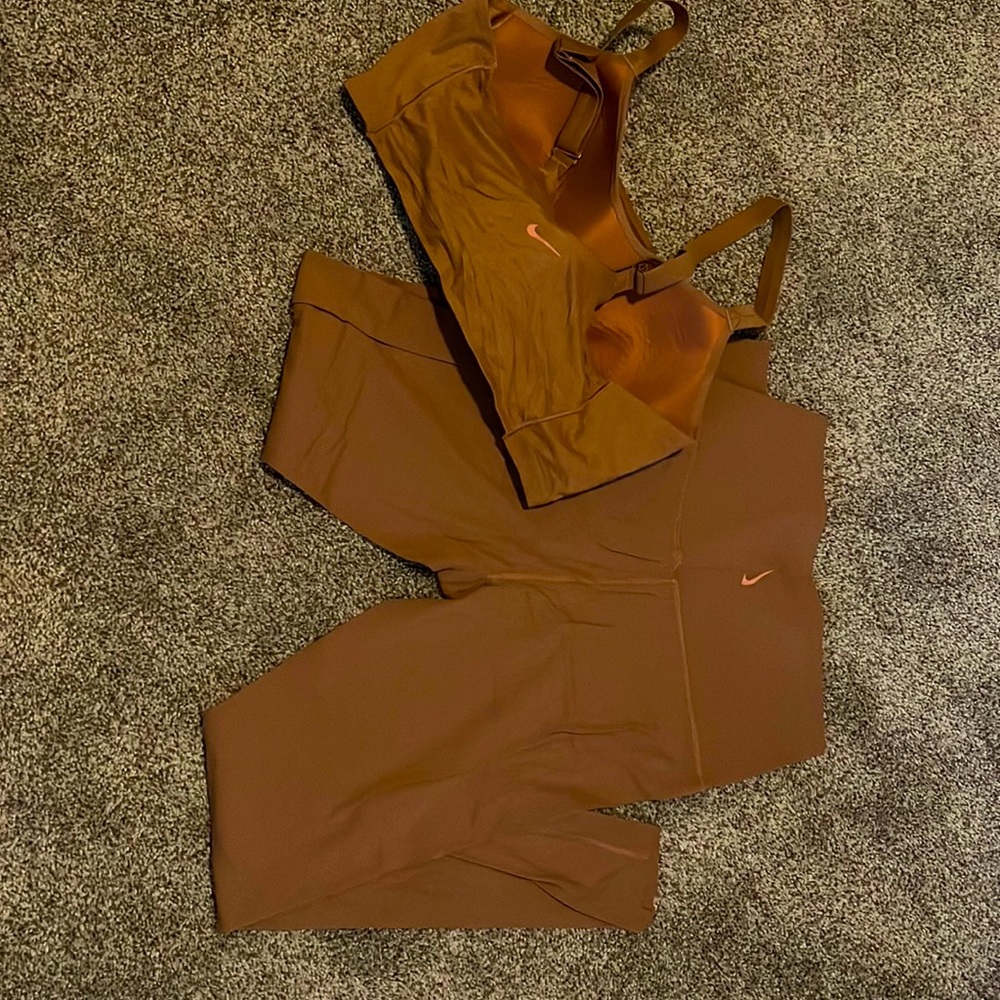 Nike Yoga Dri-FIT Luxe Matching Set / Bra XL, Leggings M
